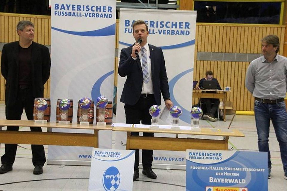 Niederbayerns Bezirksvorsitzender Harald Haase (Mitte) verfasste gemeinsam mit Weißmann eine Stellungnahme 