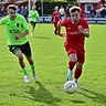 Patrick Högg (rechts) entschied das Laufduell mit Luca Lenz und auch das Derby mit seinem TSV Hollenbach gegen den FC Stätzling für sich.