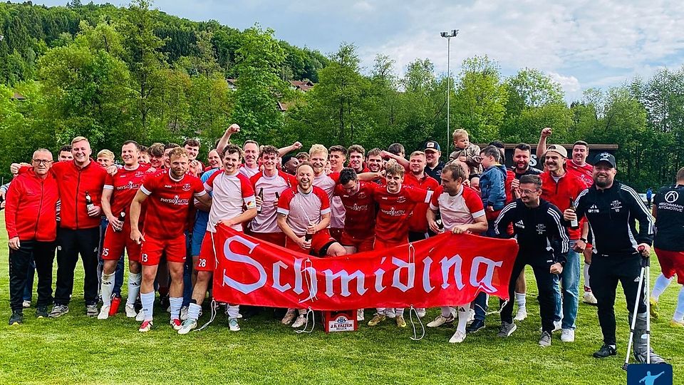 Hinterschmiding feiert den Einzug in die Relegation.