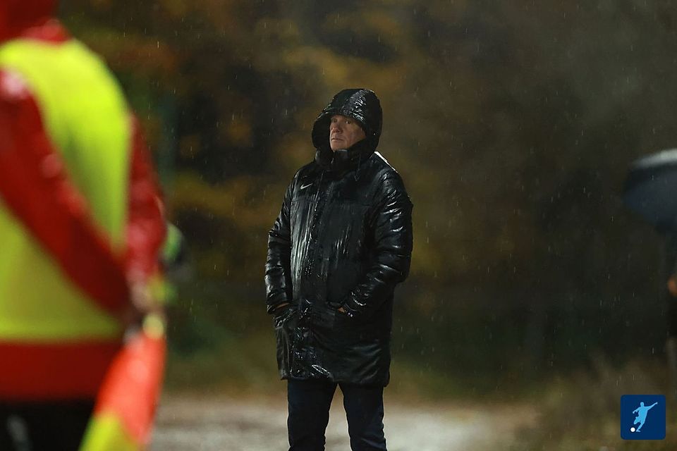 Will mit Salmrohr in Schleid nicht im Regen stehen: FSV-Trainer Rudi Thömmes. Will mit Salmrohr in Schleid nicht im Regen stehen: FSV-Trainer Rudi Thömmes.