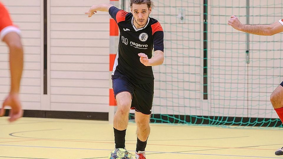 Leon Stößel kickt draußen in der Bezirksliga und drinnen in der Futsal-Bayernliga.