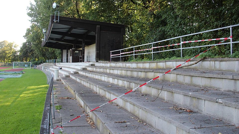 Keine Frage: Das Unterhachinger Stadion an der Grünauer Allee ist in die Jahre gekommen.