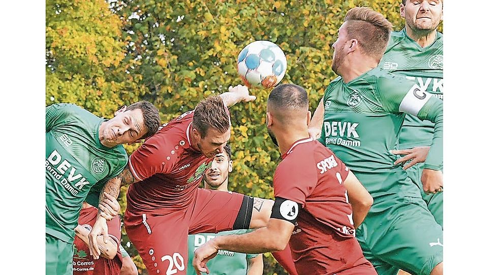In der Verfolgerrolle des Spitzentrios: Die SG Union Würm-Lindern (in grünen Trikots) ist im Kreisduell beim Tabellenvorletzten Rheinland Dremmen zu Gast.