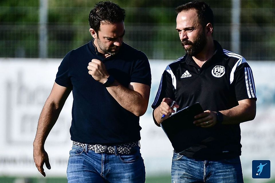 Seit Herbst 2013 coachen Nazir (links) und Savas Saridogan den FV Biebrich. Während Nazir um ein weiteres Jahr verlängert hat, wird Savas im Sommer aufhören. Seit Herbst 2013 coachen Nazir (links) und Savas Saridogan den FV Biebrich. Während Nazir um ein weiteres Jahr verlängert hat, wird Savas im Sommer aufhören.