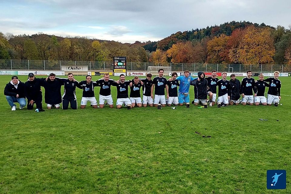 Zum Niederknien: SpVgg Niederaichbach, Herbstmeister der Kreisklasse Dingolfing.