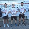 Von links nach rechts:  SVL-Vorstandsvorsitzender Manfred Maier, Burim Zekaj, Bastian Aimer, Stefan Alschinger. Sportvorstand Benedikt Neumeier