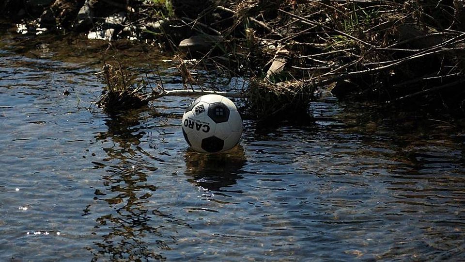 Das Wiederholungsspiel des FC Ebenau gegen die SG Hickengrund fällt ins Wasser. Grund: Die Frauen der SG verzichten auf eine erneute Anreise.