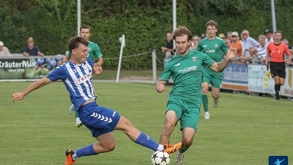 Spitzenspiel nach der Winterpause: Der TSV Großbardorf (hier in blau/weiß) empfängt den Bayernliga-Absteiger aus Abtswind zum Rückspiel. 