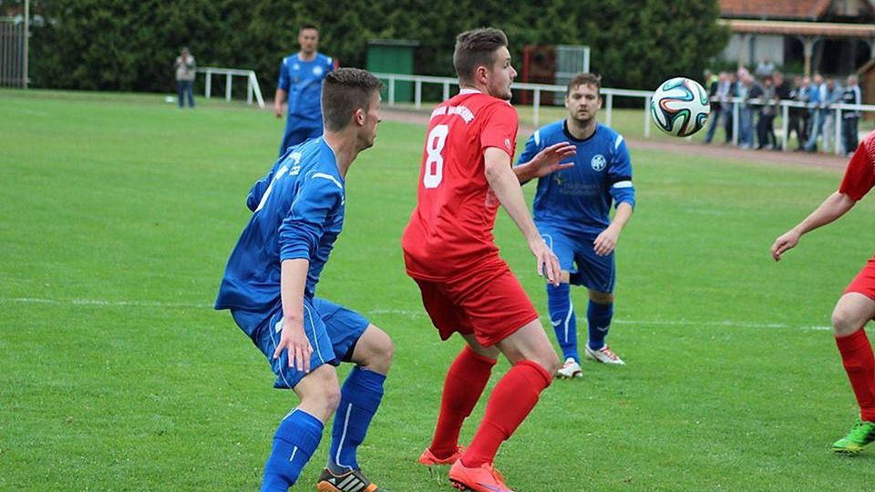 Wernigerode (in rot) musste sich Blankenburg knapp geschlagen geben   (F. Phillip Schulze)