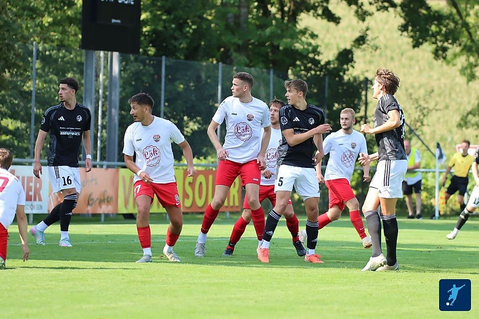 Klar das Nachsehen hatte der ASCK Simbach beim 0:6 im Hinspiel gegen Neufraunhofen.