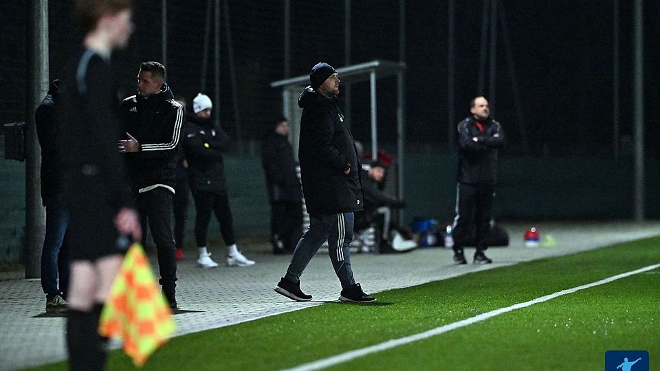 Christian Penzenstadler (mit Mütze) ist nicht mehr Trainer seines Heimatvereines Karlsbach.