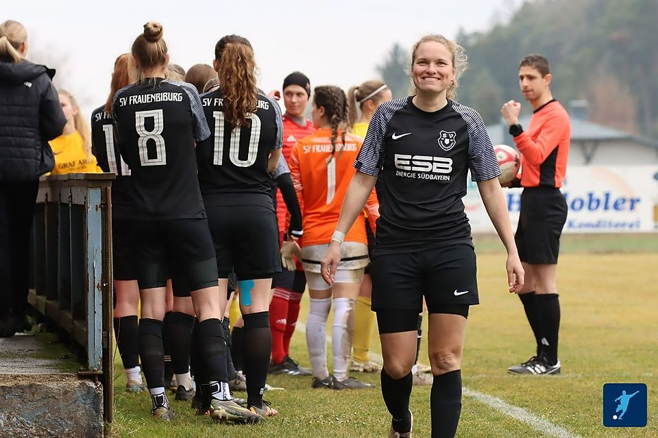 Anja Riebesecker freut sich sichtlich auf ihr Punktspiel-Comeback für Frauenbiburg.