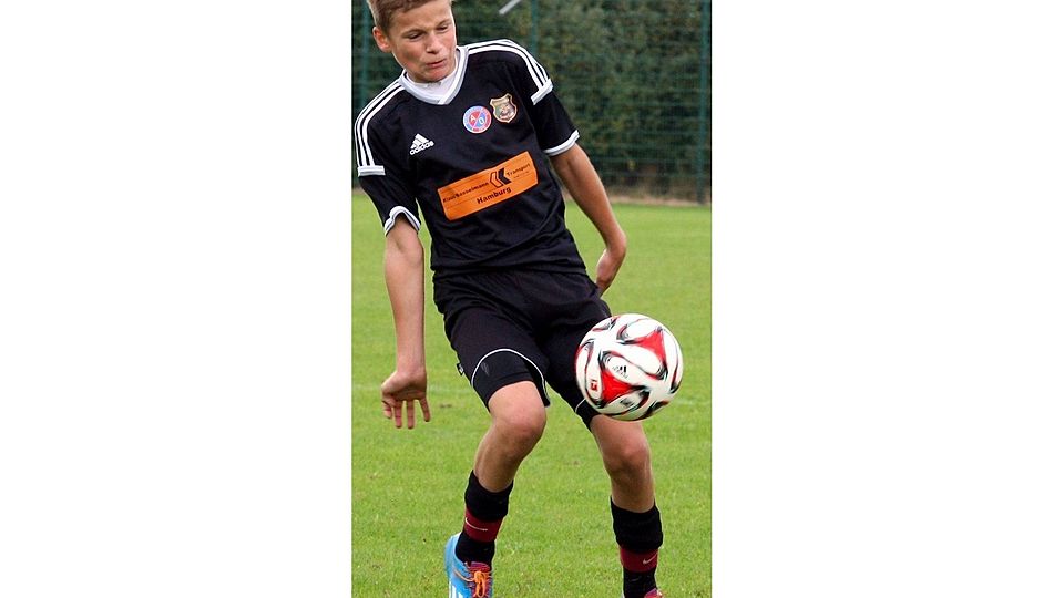 Keno Enghard holte den Foulelfmeter zur 1:0-Führung des JFV heraus. Krause