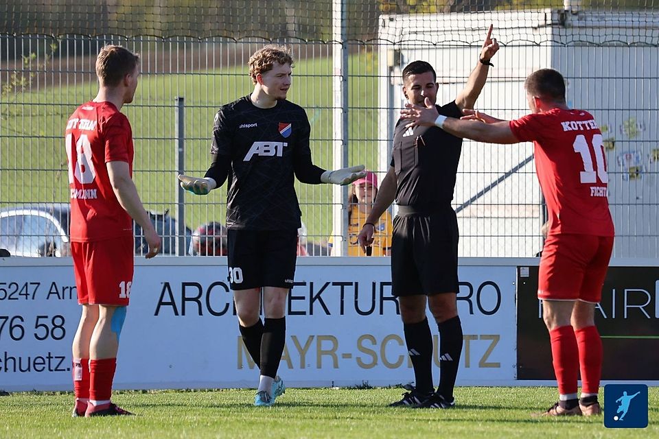 Diskussionsstoff hatten die Kicker des TSV Kottern mit Schiedsrichter Maximilian Riedel, der den vermeintlichen Ausgleich in Pipinsried nicht anerkannte.