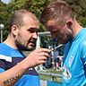 ´Der alte Trainer ist vorerst der neue: Josip Zagar (l.), hier im Gespräch mit Kapitän Florian Hoffmann, bleibt dem FC Phönix Schleißheim treu.