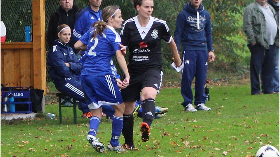 Torjägerin: Carina Kodde (schwarzes Trikot)F: KarlHeinz Rickelmann