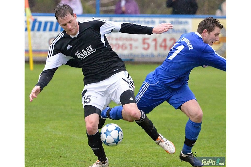 Etzenricht (in blau) setzt auf seine Heimstärke.  Foto: Nachtigall