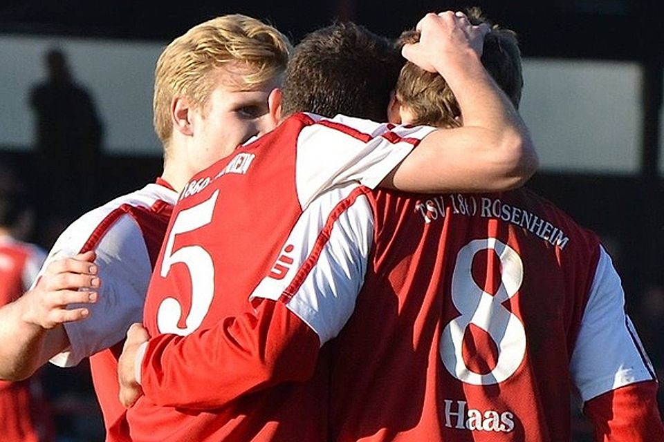 Eine echte Teamleistung: Bayernliga-Tabellenführer TSV 1860 Rosenheim überzeugte auf ganzer Linie. F: Weigand Eine echte Teamleistung: Bayernliga-Tabellenführer TSV 1860 Rosenheim überzeugte auf ganzer Linie. F: Weigand