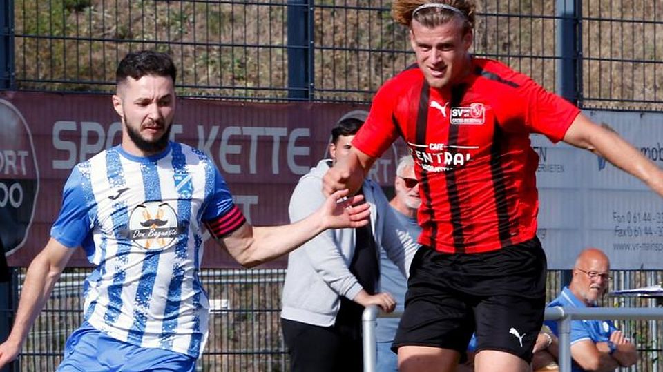 Ilias Syah (links, neben ihm Til Ziegler vom SV Groß-Bieberau) ist vom VfB Ginsheim zu A-Ligist SSV Raunheim gewechselt.