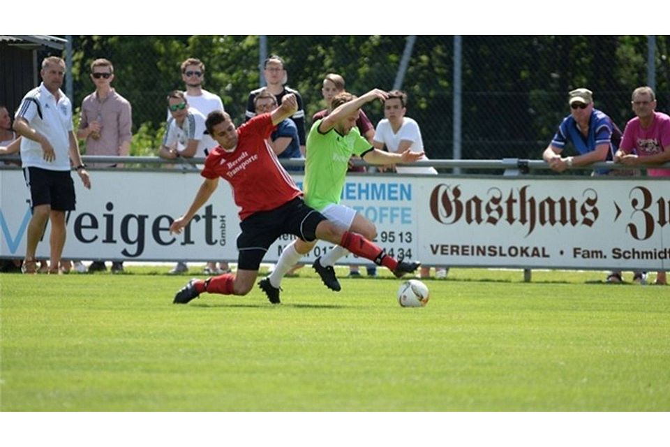 Der FC Rieden (in Grün) muss erstmal selbst in Königstein bestehen, wenn er die Tabellenführung übernehmen will.  Foto: Brückmann