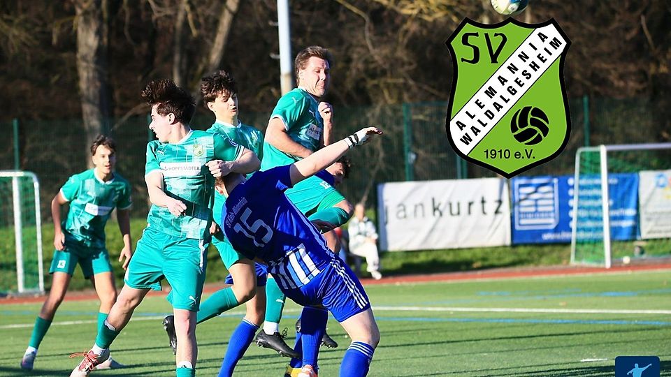 Die zweite Mannschaft des SV Alemannia Waldalgesheim (in Grün) siegte auch im Topspiel gegen die TSG Bretzenheim III und ist auf einem guten Weg, sich den Relegationsplatz zu sichern (Foto aus früherer Partie gegen den SV Klein-Winternheim).