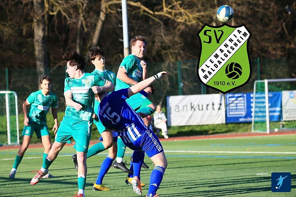 Die zweite Mannschaft des SV Alemannia Waldalgesheim (in Grün) siegte auch im Topspiel gegen die TSG Bretzenheim III und ist auf einem guten Weg, sich den Relegationsplatz zu sichern (Foto aus früherer Partie gegen den SV Klein-Winternheim).