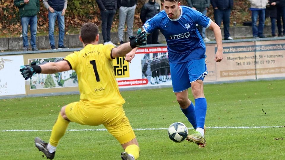 Eine von ganz wenigen Torchancen: FCI-Stürmer Alessandro Cazorla scheitert hier am Geretsrieder Keeper Cedomir Radic.
