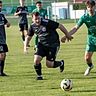 Der FC Wernberg um Spielertrainer Bastian Lobinger (Mitte) kämpft am letzten Spieltag noch um die Vizemeisterschaft.