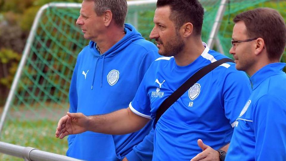 Haben beim FC Sportfreunde Heppenheim das Sagen (von links): der Zweite Vorsitzende Michael Fries, der Sportliche Leiter Abedin Reqica und Co-Trainer Pasquale Angelone.