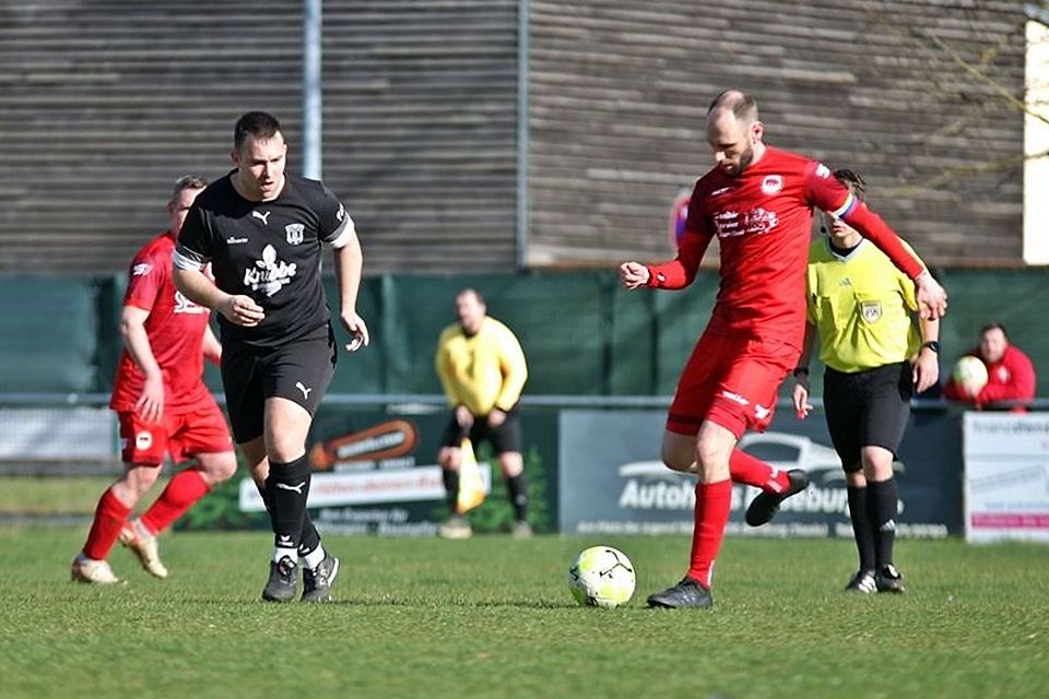Ex-Kapitän Nils Wendel (r.) übernimmt den SV Einheit Bernburg als Trainer.