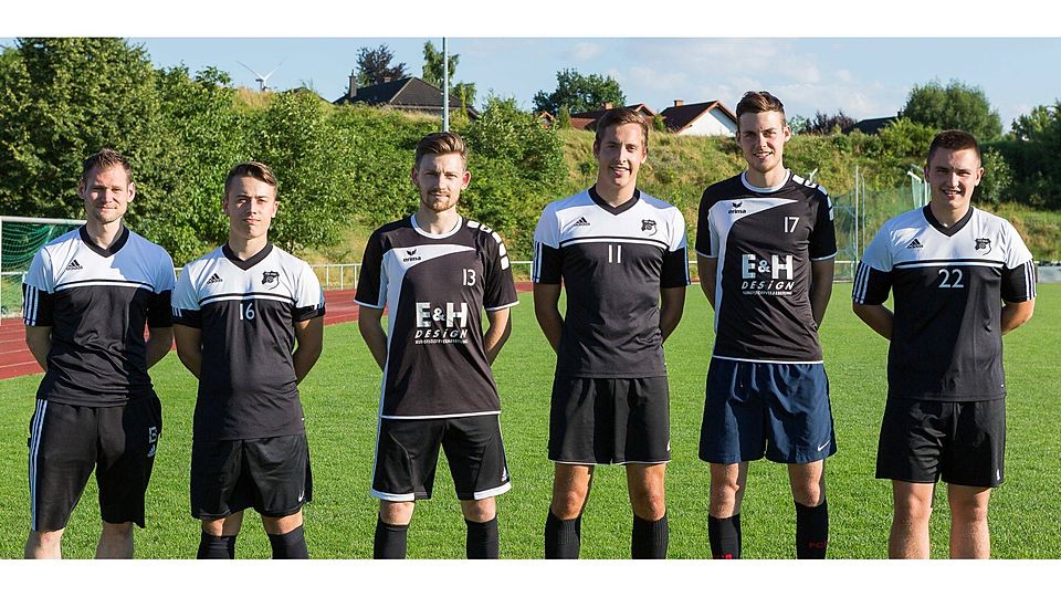 FSV Saulheims Trainer Oliver Schmitt (von links) muss die Neuen Niklas Schnitter, Jonas Kleinschmitt, Marcel Baese, Jannis Neumann und Dominik Klein integrieren.