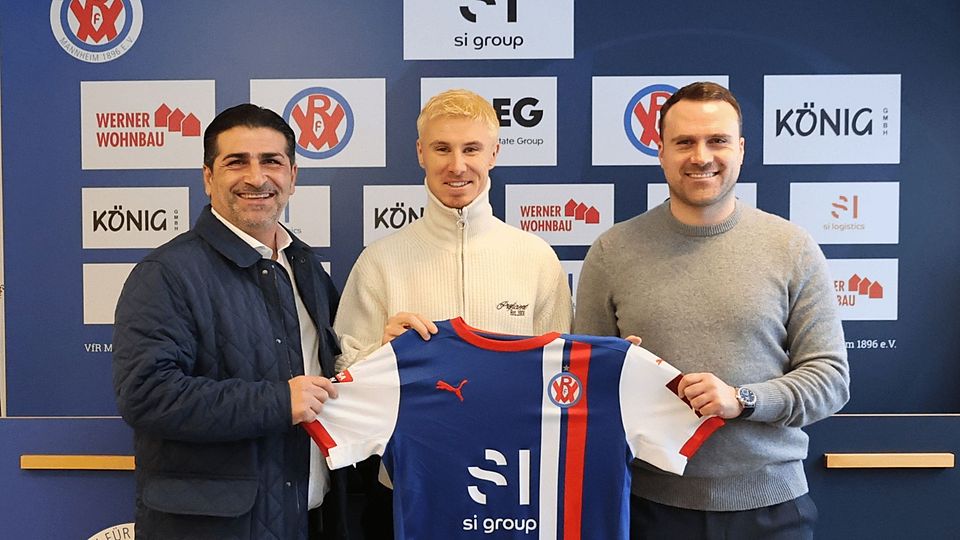 Luca Stellwagen (m.) bei seiner Vorstellung mit Hakan Atik (l.) und Ali Ibrahimaj.