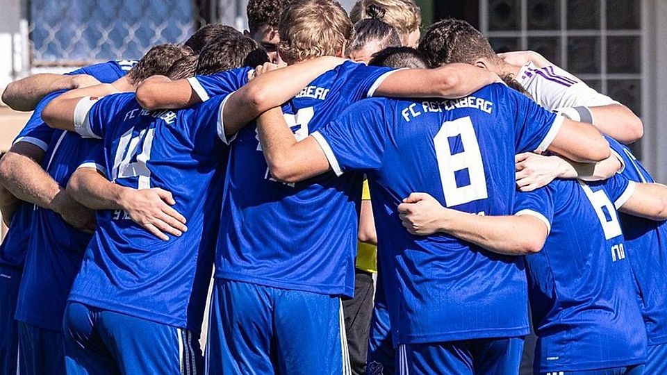 Die Kicker des FC Rettenberg stehen zwar zusammen, den Bezirksliga-Abstieg können sie aber wohl nicht mehr verhindern.