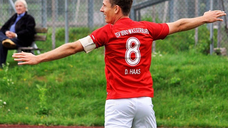 Bald kann er über den fünften Aufstieg in Folge jubeln: Dominik Haas, Kapitän des TSV Wasserburg.  Hübner