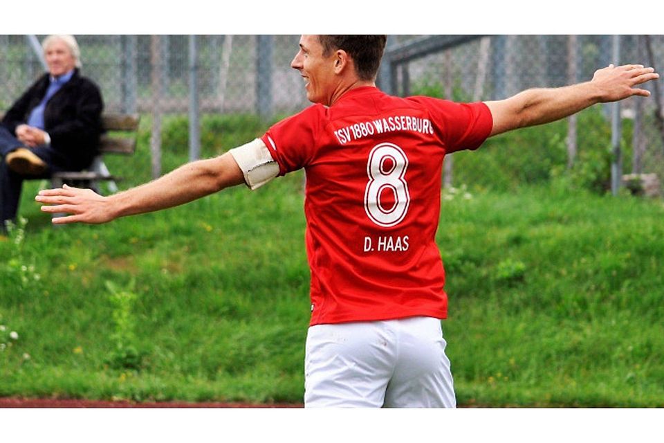 Bald kann er über den fünften Aufstieg in Folge jubeln: Dominik Haas, Kapitän des TSV Wasserburg.  Hübner