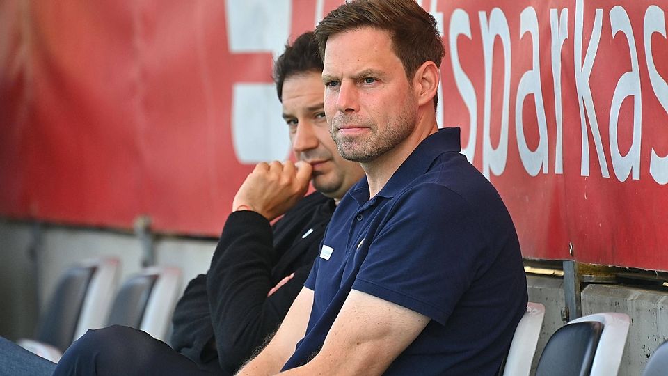 Erstickt jede Diskussion um Trainer Argirios Giannikis (l.) im Keim: Sportchef Christian Werner (r.).