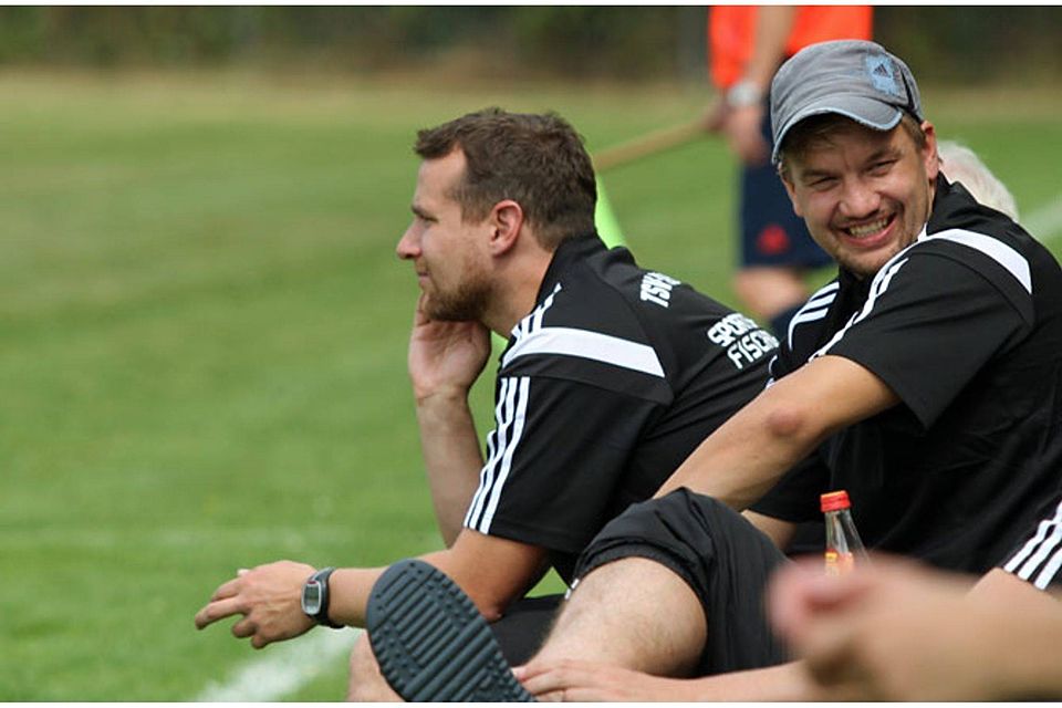Gut lachen haben derzeit die Trainer des TSV Fischbach, Manuel Bergmüller (l.) und Jens Jann. Foto: Janousch