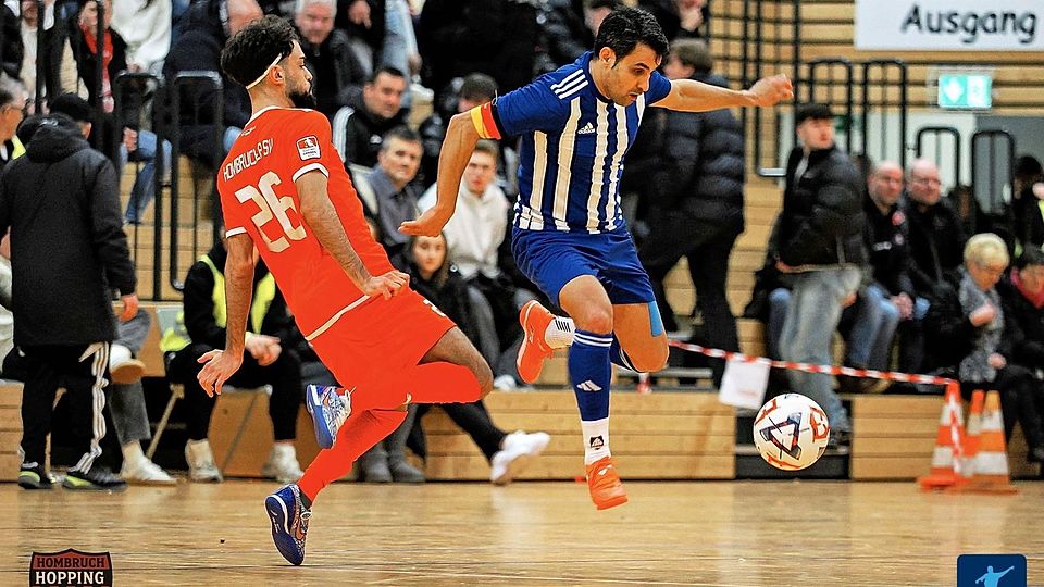 A-Ligist VfL Hörde (in Blau) hat Landesligist Hombrucher SV rausgekegelt.