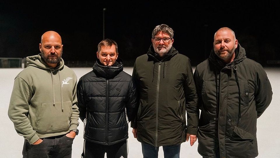 Florian Mehr (2. v. l.) wurde in Eilsleben als neuer Chefcoach vorgestellt.