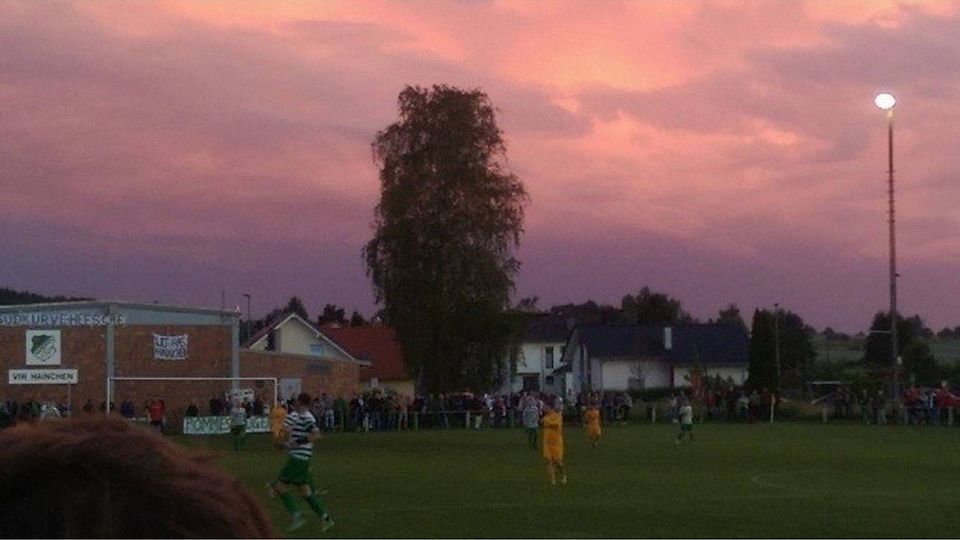 Himmelsspektakel in Hainchen beim Relegationsrückspiel. Foto: Tatjana Reichert