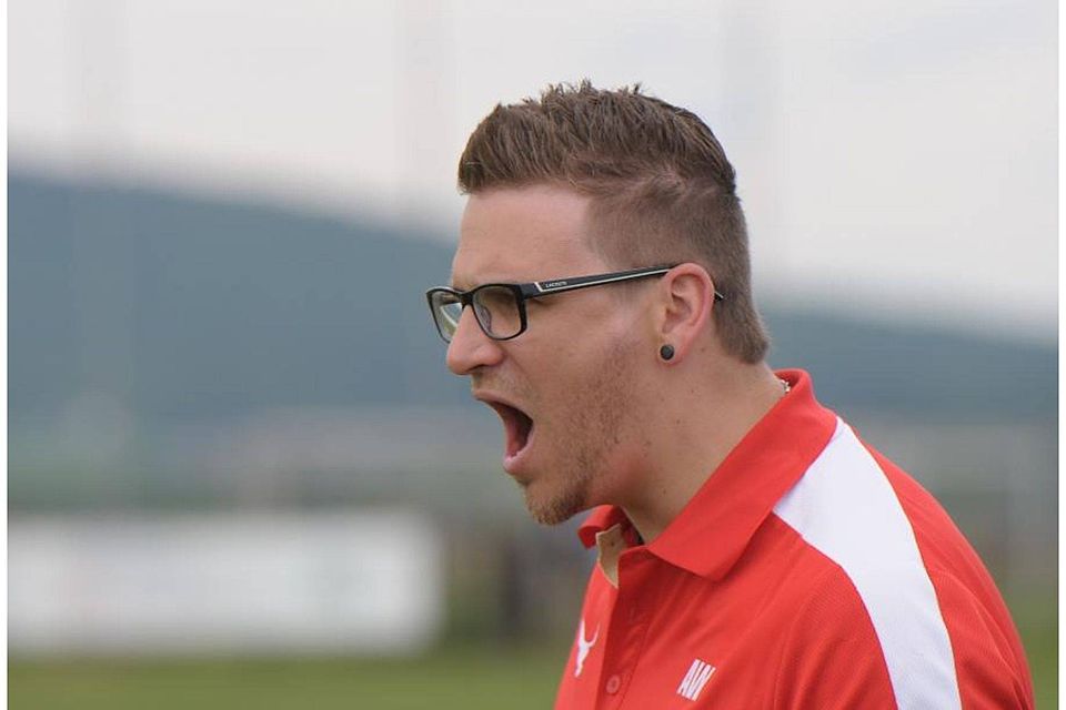 Weiß aktuell noch nicht, wo die Reise hingehen soll: Trainer Andre Weinecker von der FSG Biebertal. Foto: Schepp Weiß aktuell noch nicht, wo die Reise hingehen soll: Trainer Andre Weinecker von der FSG Biebertal. Foto: Schepp