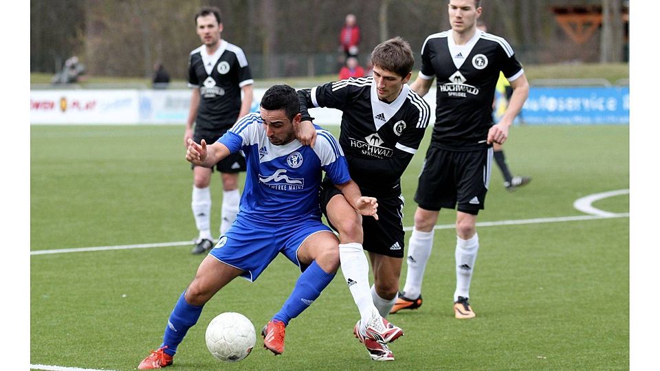 Ansage: Gonsenheims spielender Co-Trainer Babak Keyhanfar (links) erwartet gegen Roßbach einen Erfolg.    Archivfoto: hbz/Jörg Henkel