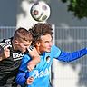 Der TuS Maulburg, hier mit Christoph Wojtynek (links) im Kopfballduell mit Nils Dosenbach, feierte einen 5:3-Heimsieg über Bamlach-Rheinweiler.  | Foto: Gerd Gründl