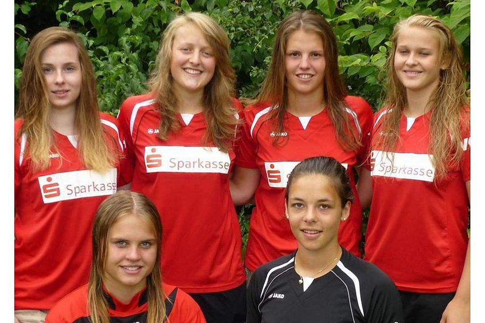 TSV-Youngsters (stehend von links): Jaqueline Reimer, Linda Megerle, Meike Bohn, Celine Pollak. Kniend: Laura Prucha (WFV-U 16), Johanna Popp (U 18). Privatfoto