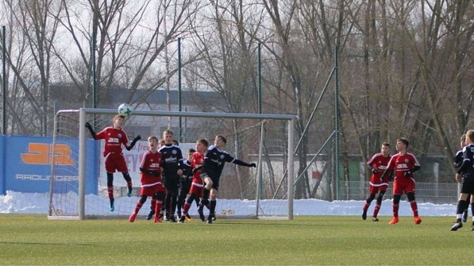 Viel Spielfreude und Einsatz zeigte das  ASV U-13 Nachwuchsteam beim 2:2 im Testspiel gegen die "Schnüdel" der Spvgg Bayreuth U-13.