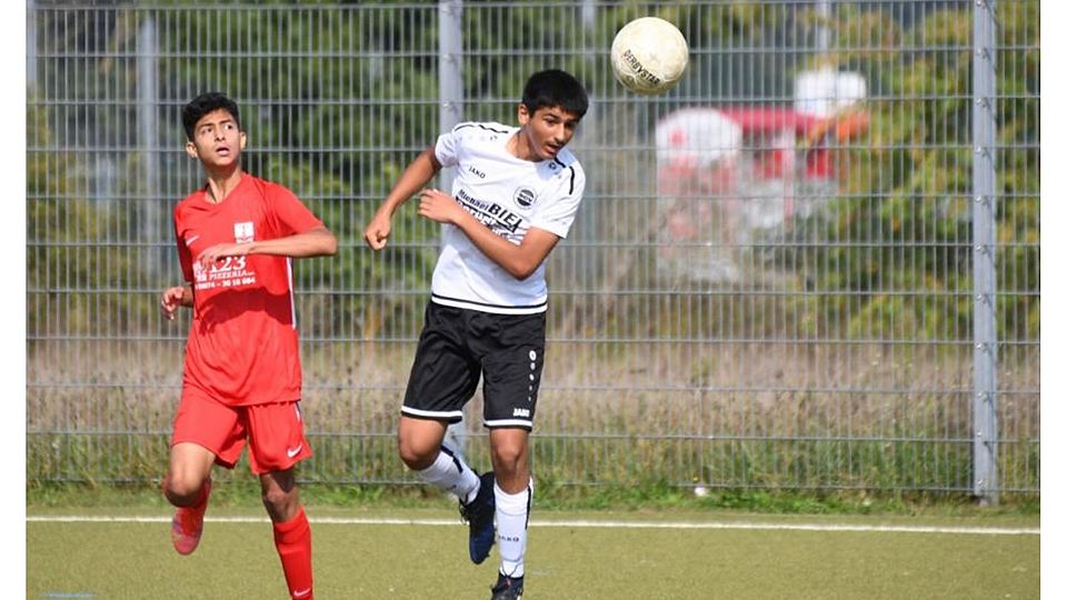 Die U15 von Viktoria Griesheim (rechts Can Celebi) setzte sich bei der TS Ober-Roden (Muhammed Ciftci) mit 4:2 durch.	Foto: Jens Dörr