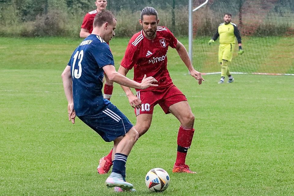 Alexander Bischof (rechts) musste mit dem TSV Lautrach eine Heimpleite einstecken. Christian Wiblishauser (13) und der TV Woringen setzten sich mit 3:1 durch.