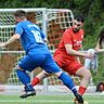 Spielertrainer Christopher Volk (links, im Duell mit Yazn Kakih von der SSV Brensbach II) gewann mit der GSV Breitenbrunn die Meisterschaft in der Kreisliga B Odenwald.