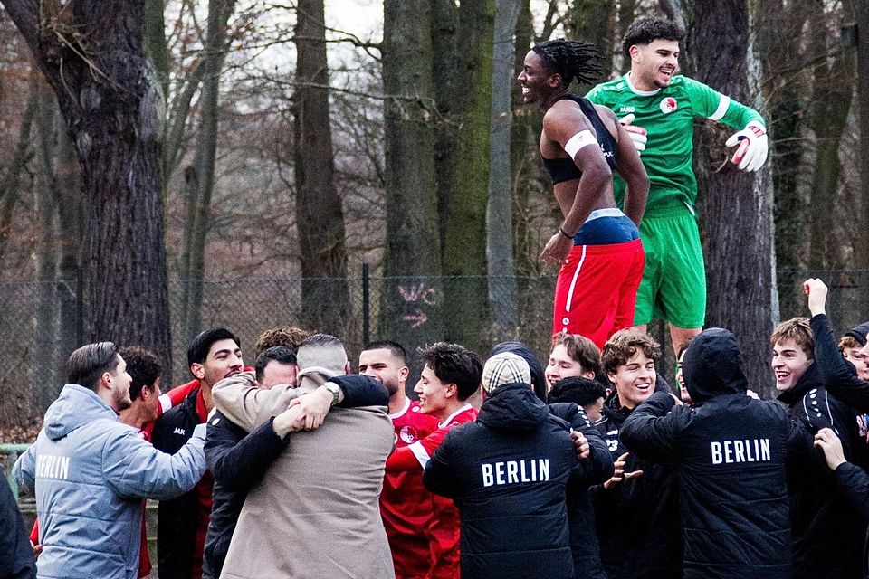 Jubel nach dem Remis gegen Union für den BAK 07 Jubel nach dem Remis gegen Union für den BAK 07