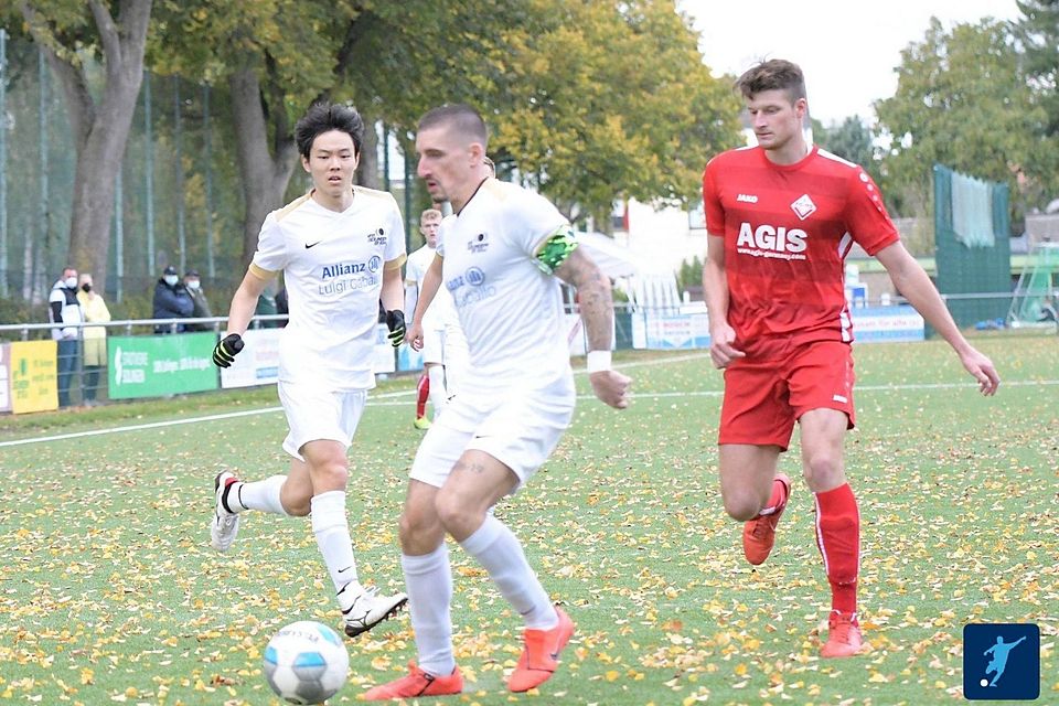 Francesco Paolo La Rosa (am Ball) wechselt als Kapitän des VfB Solingen zu Solingen-Wald.